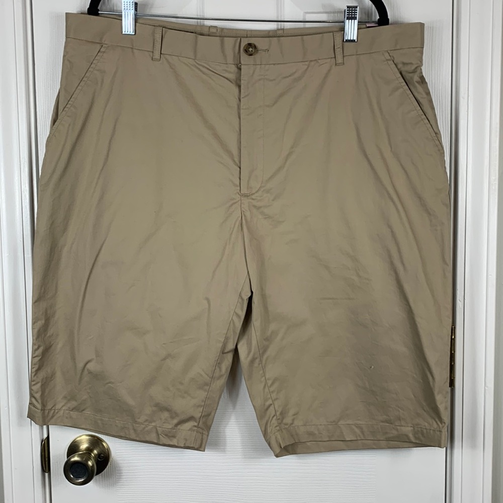 NWT Perry Ellis khaki shorts size 38. Pockets, 100% cotton.